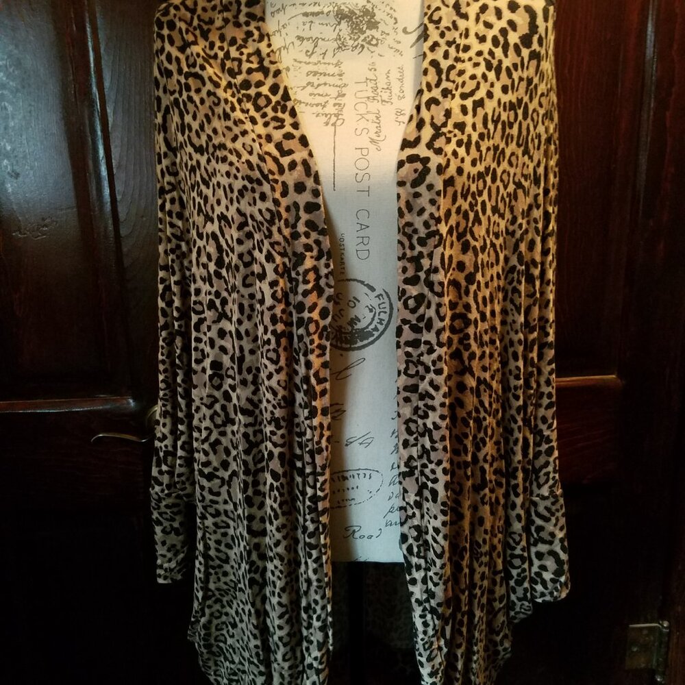 Zenana Outfitters Leopard Bat Wing Cardigan W/Pockets